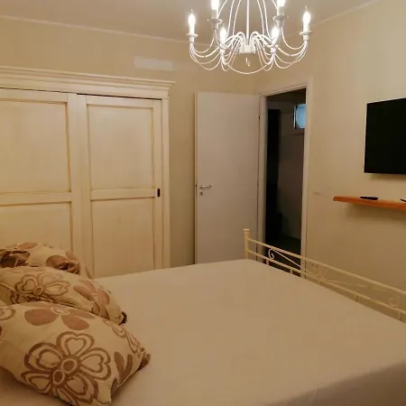 Apartment La Maison Rouge Avola