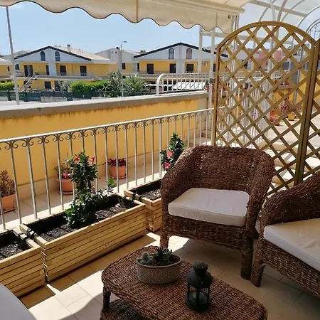 La Maison Rouge Apartment Avola