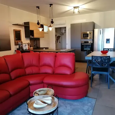 Apartment La Maison Rouge *