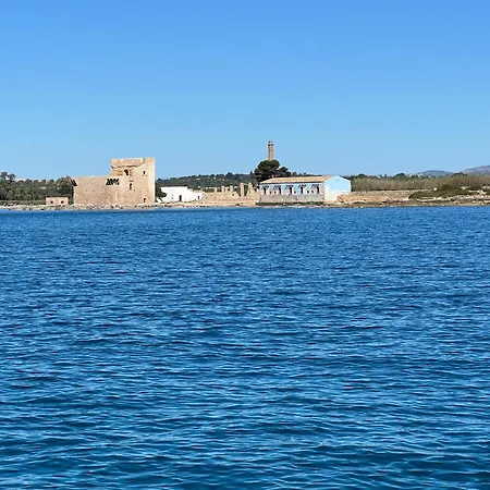 La Maison Rouge * Avola